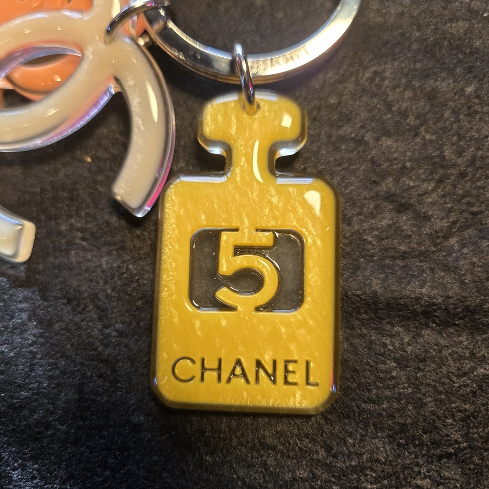 #104 -  Authentic Chanel Coco Mark Key Charm / Key Holder - Picture 11 of 16